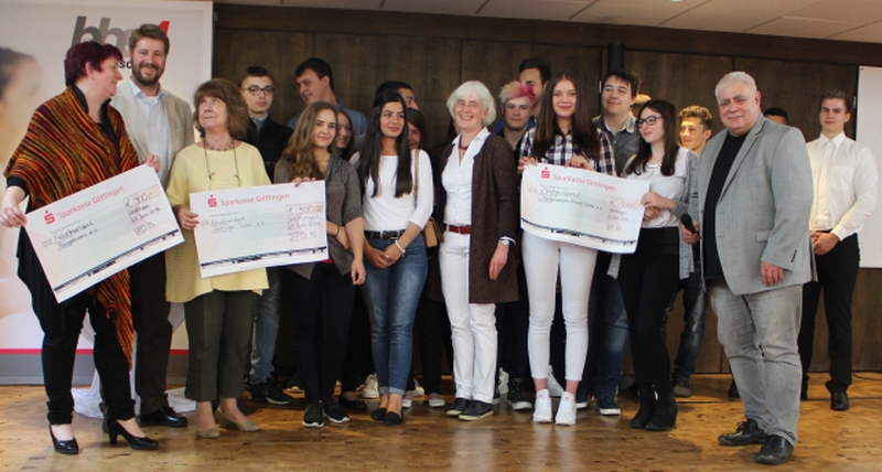 2016 06 16 BFO 15 Spendenübergabe bei Abschlussfeier Web